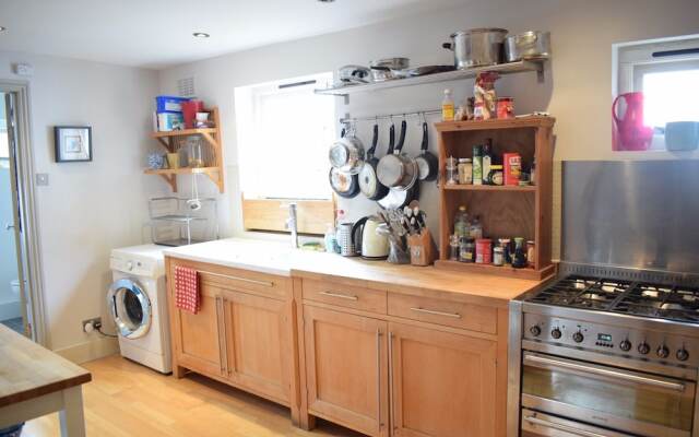 Stylish 2 Bedroom Apartment in Clapham