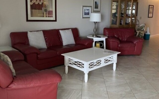 Hibiscus B302 3 Bedroom Condo