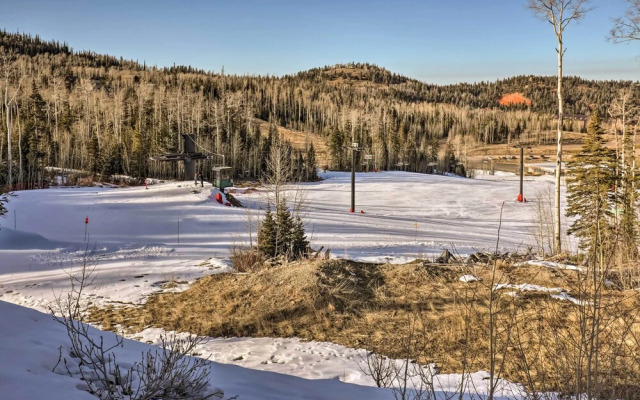 Walk to Ski Lift: Brian Head Condo w/ Pool Access!
