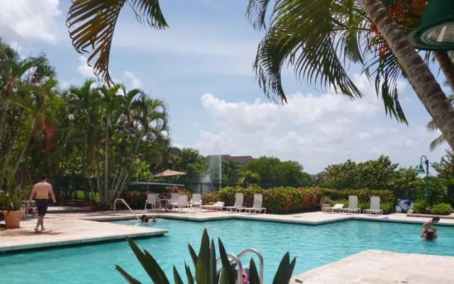 Weston Townhouse Patio and Resort Style Amenities