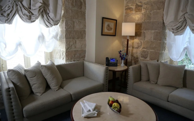 Grand Kadri Hotel