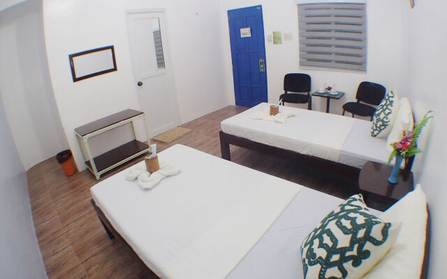 Pescadores Seaview Suites Moalboal