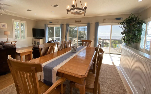 The Salty Sol 6 Bedroom Home