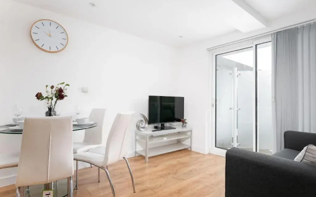 Skyvillion Tower Points - Tower Point Lovely apartment in Enfield London