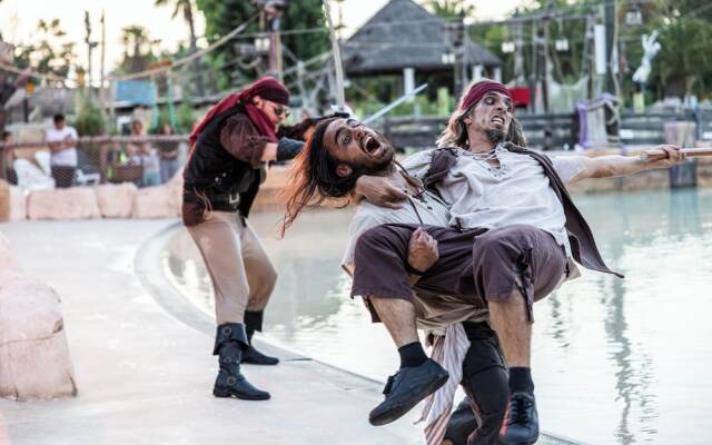 Hotel Pirates World