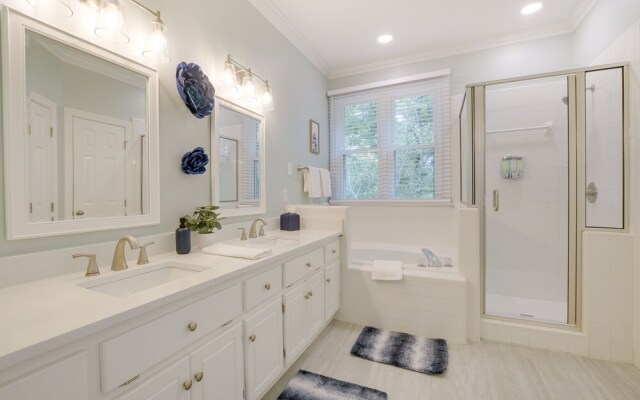 Lakefront Raleigh Retreat ~ 7 Mi to Downtown!