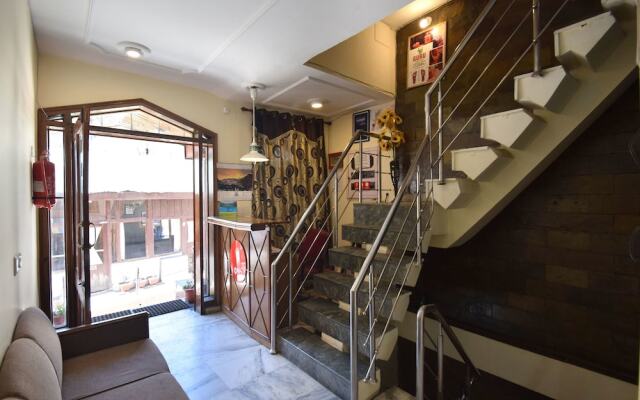 OYO 10229 Hotel Crystal
