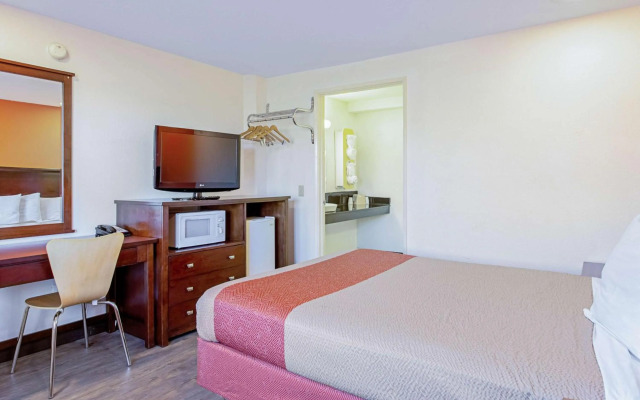 Motel 6 Pendleton, OR - West
