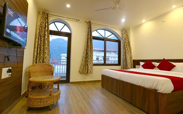 OYO Premium Tapovan 1