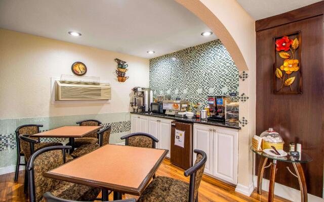 Rodeway Inn & Suites Houston near Medical Center