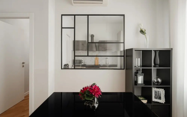 Deluxe Central Apartment