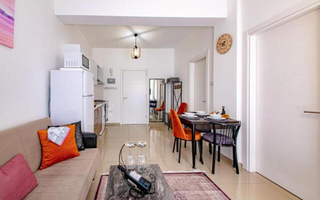 Luxury One-Bedroom Apartment with Private Garden Lukomorye E3