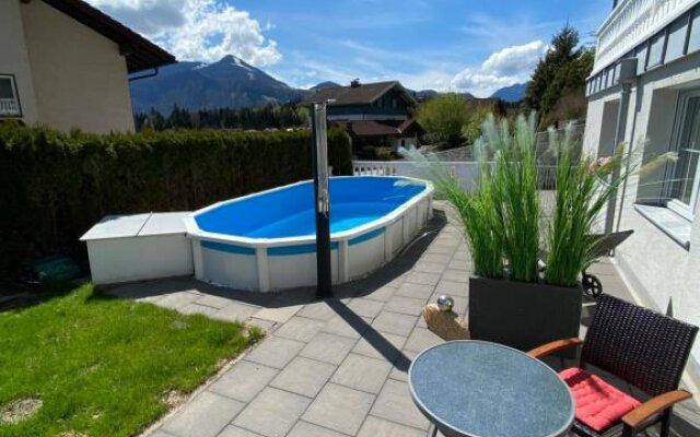 Modernes Alpenapartment mit Sauna Wintergarten und Pool