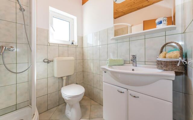 Beautiful Apartment in Brodarica With Wifi and 3 Bedrooms