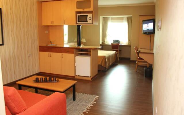 Hotel Aeroparque Inn & Suites