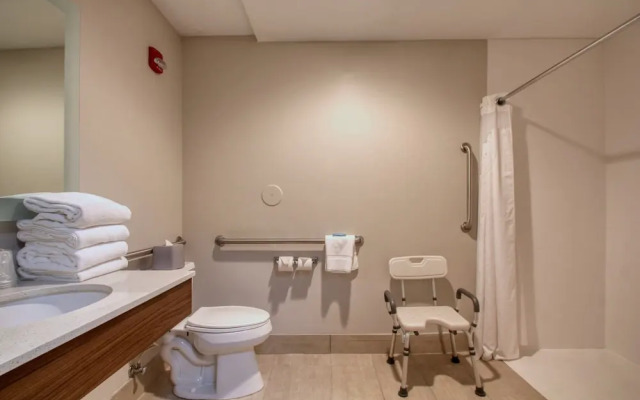 Holiday Inn Express Hotel & Suites Oshkosh Stateroute 41