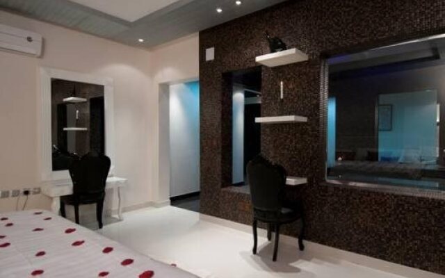 Dior Apartments