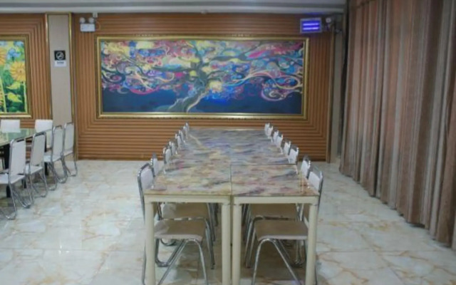 Jiayi Hotel (Heze Dingtao Bus Station)