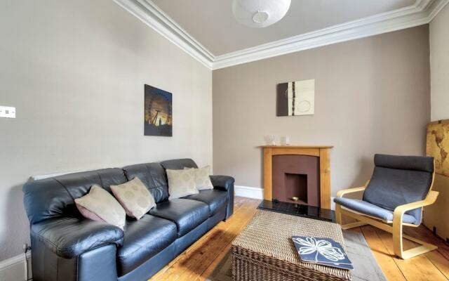 Cosy 2BR Flat Near King's Theatre