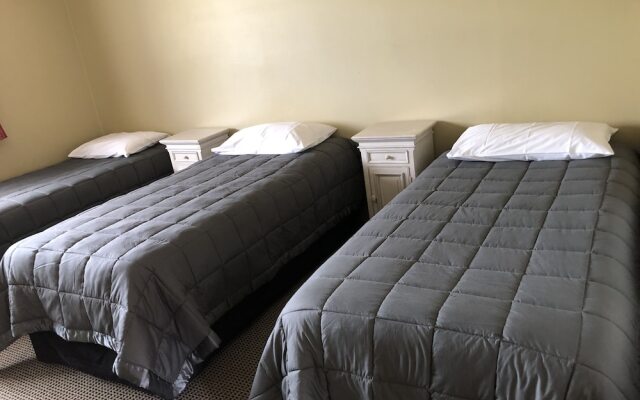 Highwayman Motel