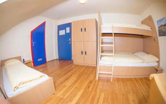 Yoho International Youth Hostel