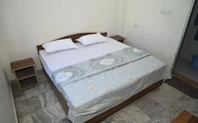 Goroomgo Mahamaya Guest House Varanasi