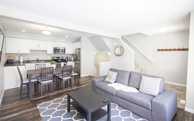 Modern 3 Bedrooms Townhouse in Southpoint