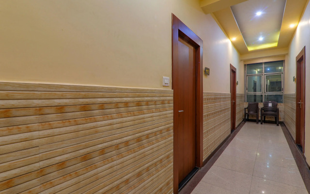 Fabhotel Shree Galaxy