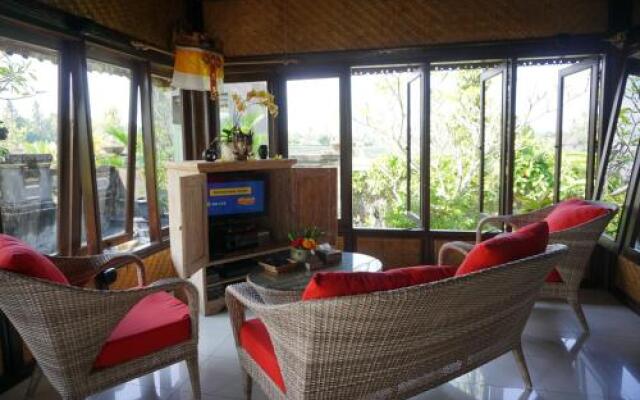 Villa Gede Batulumbang