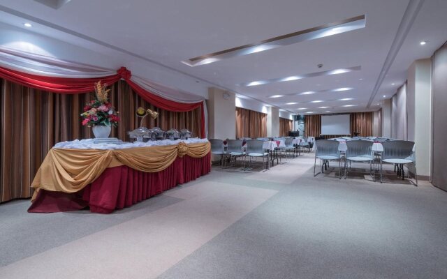 Court Meridian Hotel and Suites