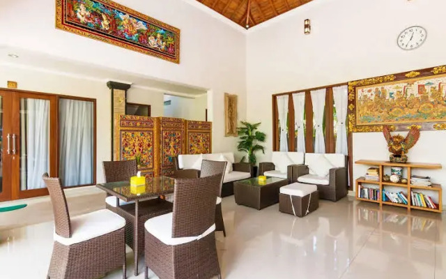 Villa Batu Bolong
