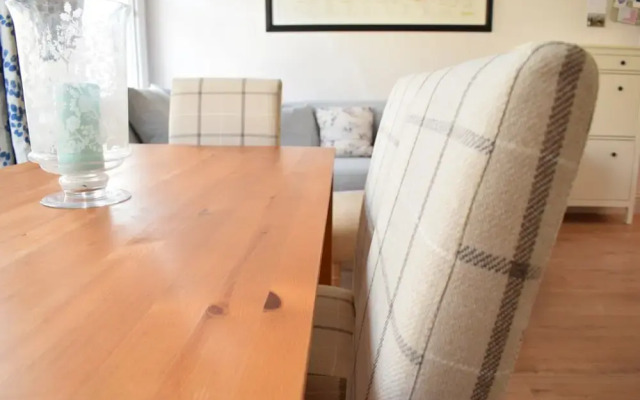 Lovely Newly-renovated 3 Bedroom Apartment in Fulham