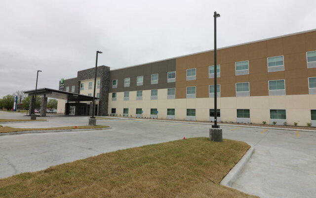 Holiday Inn Express & Suites Coffeyville, an IHG Hotel