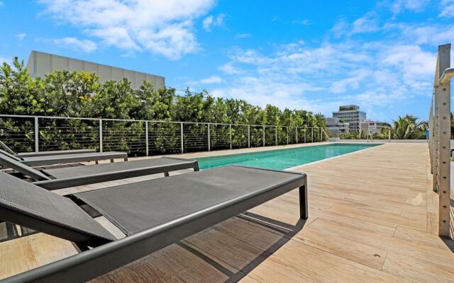 Roami at 250 Collins