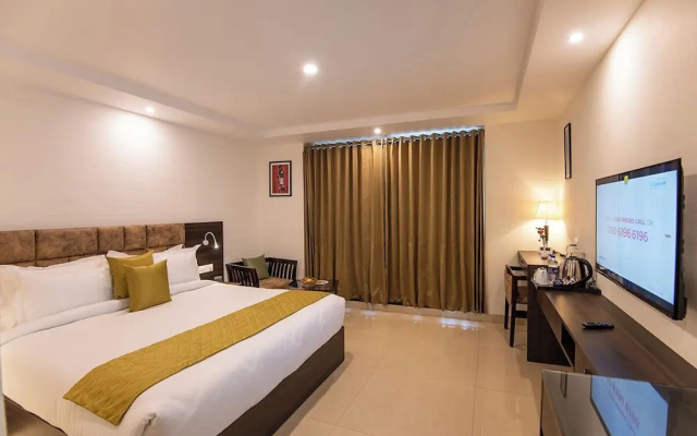 The Imperial Green (180 lake view)
