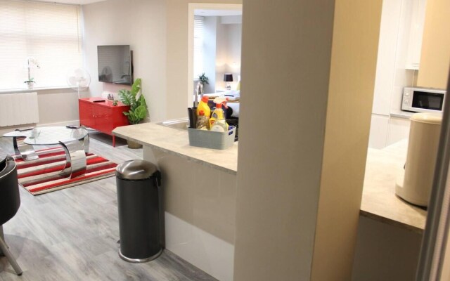 1braptmt W/king BED 4guests Embankmnt Parkg Wifi