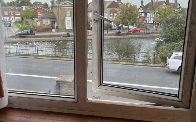 South London Single Bedroom in Mitcham