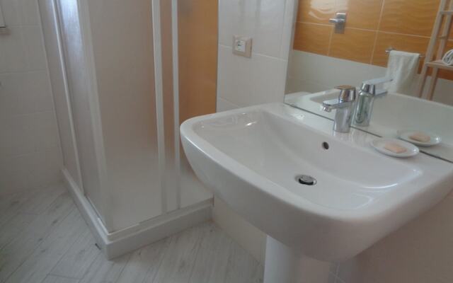 Eryx Apartments