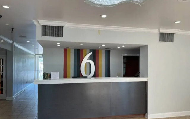 Motel 6 Opelika, AL