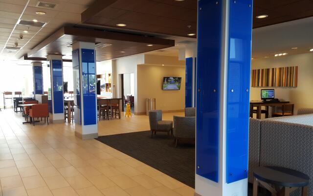 Holiday Inn Express & Suites Toledo West by IHG