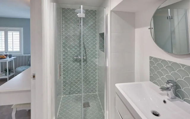 Host Stay Deveraux House