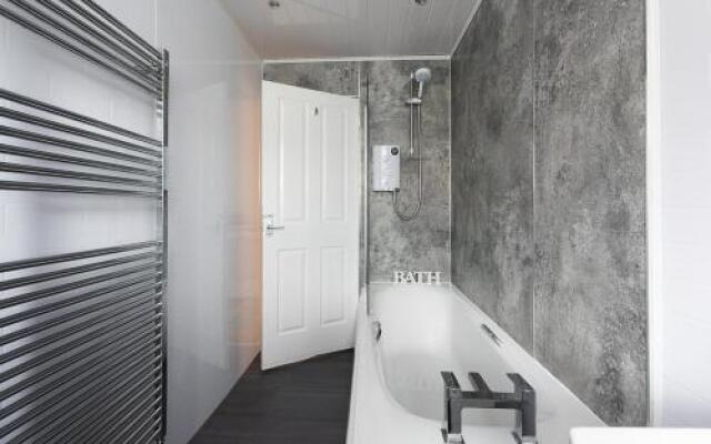 Hls Ashgrove Apartment