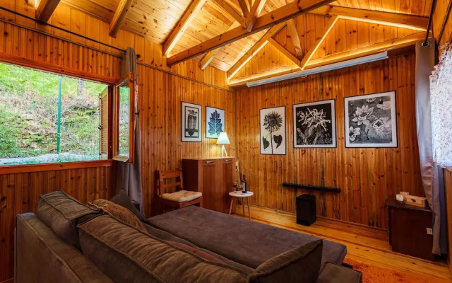Escape in the Forest, Cosy Chalet with Home Cinema