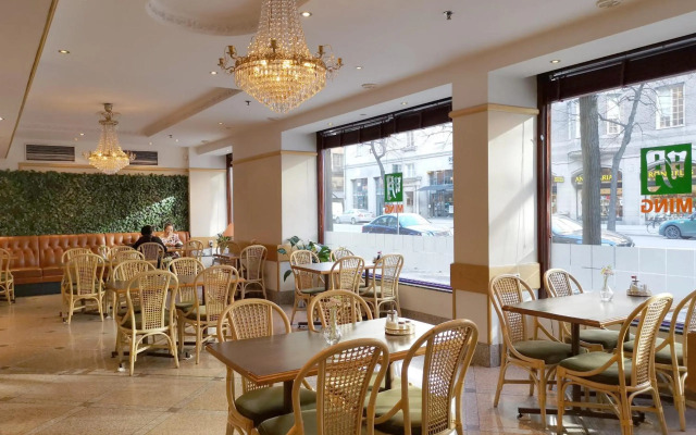 Crystal Plaza Hotel