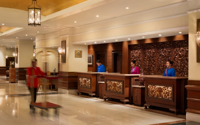 Sule Shangri-La, Yangon