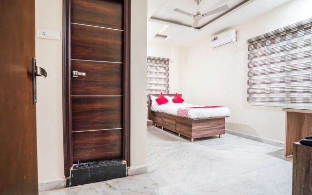 Oyo 22445 Lakshmi Residency