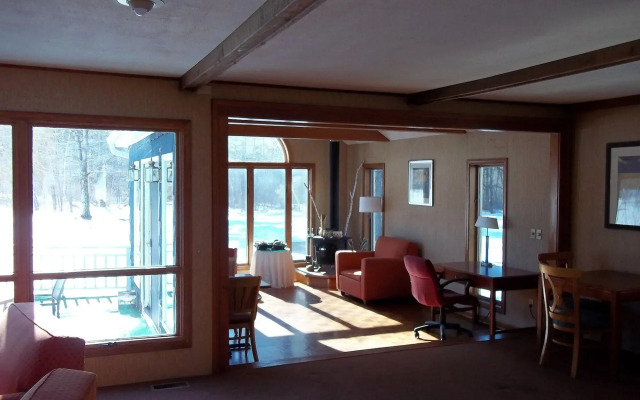 Weathervane Motel