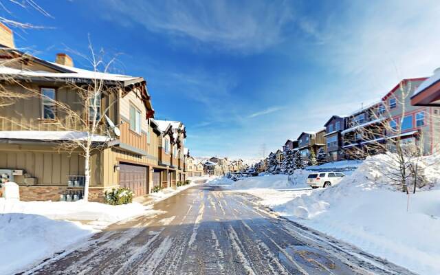 Well-Appointed Gem - 3 Br Townhouse