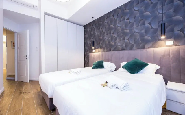 Chic apartments in Piazza Dante
