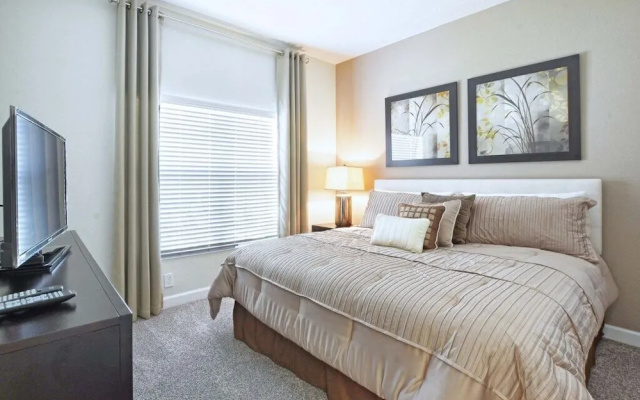 Storey Lake-5 Bedroom W/Splashpool-1617S Townhouse by RedAwning